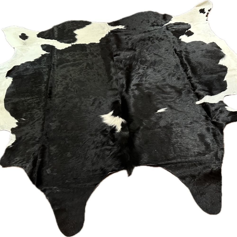 Brand new indoor cow hide rug ( black and white - hair on )